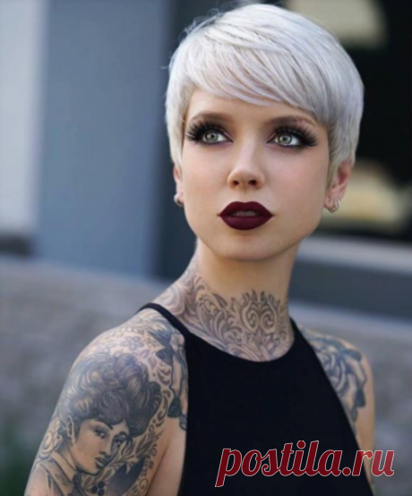 Любите свои волосы и помаду 😍 Красивая девушка с потрясающим платиновым эльфом🌝