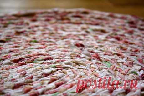 Делаем сами коврик из старых простыней