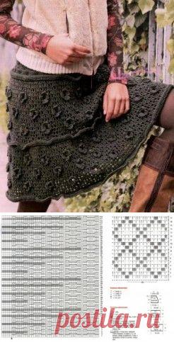 Серая вязаная юбка с цветами, спицы и крючок.Схемы вязания.