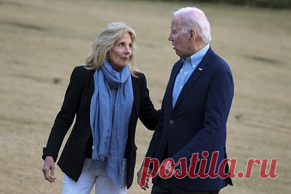 В США назвали настоящего президента страны. Бывший сотрудник Конгресса, геополитический аналитик Брэндон Вейхерт назвал настоящего президента США, им является первая леди Джилл Байден из-за ее влияния на мужа. Он отметил, что супруга президента не озвучивает решения, но формирует беседу и наблюдает за тем, чтобы все складывалось так, как необходимо ей.