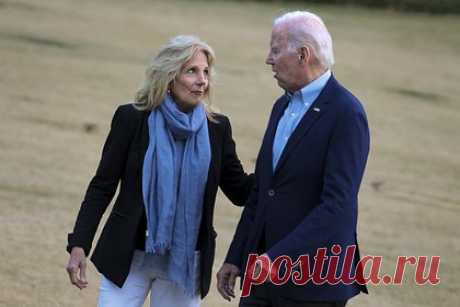В США назвали настоящего президента страны. Бывший сотрудник Конгресса, геополитический аналитик Брэндон Вейхерт назвал настоящего президента США, им является первая леди Джилл Байден из-за ее влияния на мужа. Он отметил, что супруга президента не озвучивает решения, но формирует беседу и наблюдает за тем, чтобы все складывалось так, как необходимо ей.
