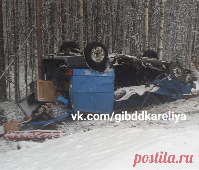 В Беломорском районе перевернулся фургон – водитель не выжил | Новости