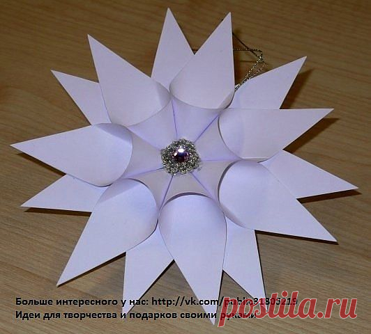 Красивая снежинка из бумаги на Новый год.
