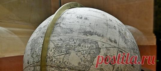 Глобусы невероятной редкости (другие подобные творения картографа хранятся только в Папском музее Ватикана и в Лувре) целых 20 лет покрывались пылью в запасниках Исторического Музея, но теперь их наконец реставрируют. Один земной, другой небесный – разве не красота? Рассказываем о парных глобусах и их важности в средневековом мире.