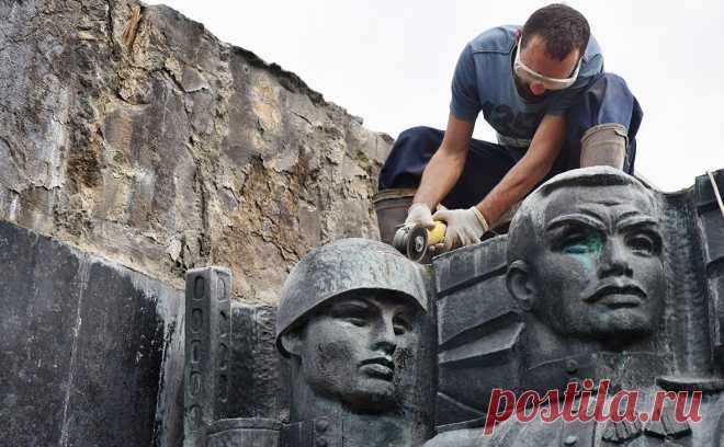 Во Львовской области снесли все советские памятники. В регионе также избавились от топонимов, связанных с СССР и Россией, заявил глава областной военной администрации Максим Козицкий