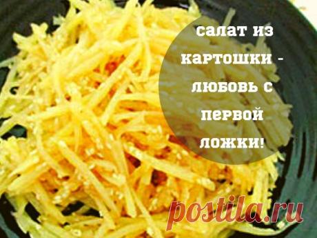 Жарю 40 секунд тёртую картошку и добавляю соус. Сумасшедшая азиатская закуска