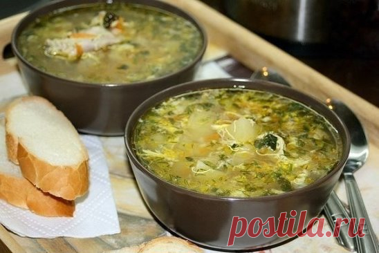 Куриный суп с яйцом 
Ингредиенты на 4 л: 
- 0,8-1 кг курицы 
- 1 луковица 
- 1 морковь 
- 4-5 картофелин 
- 2 яйца 
- зелень 
- соль, перец 
Приготовление: 
1. Курицу порезать на кусочки, залить водой, поставить варить бульон. 
2. Когда вода закипит, убавить огонь чтобы вода сильно не бурлила, собрать пену. Оставить вариться минут на 5-10. 
3. Почистить, порезать кубиками картофель и добавить в бульон. 
4. Пока картофель с курицей варится, почистить лук и морковь, морковь натереть на крупной т