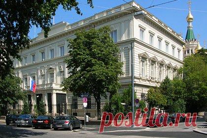 Посольство России в Австрии ответило на обвинения в ударе по селу Гроза. Запад обвиняет Россию в ударах еще до разбирательств в обстоятельствах ситуации. Об этом сообщает посольство России в Австрии. Также отмечается, что подобные «инциденты» происходят каждый раз, когда Украина запрашивает финансирование. По мнению дипведомства, в этот раз ситуация повторяется на саммите ЕС в Гранаде.