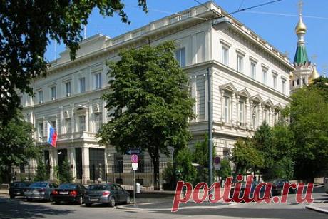 Посольство России в Австрии ответило на обвинения в ударе по селу Гроза. Запад обвиняет Россию в ударах еще до разбирательств в обстоятельствах ситуации. Об этом сообщает посольство России в Австрии. Также отмечается, что подобные «инциденты» происходят каждый раз, когда Украина запрашивает финансирование. По мнению дипведомства, в этот раз ситуация повторяется на саммите ЕС в Гранаде.