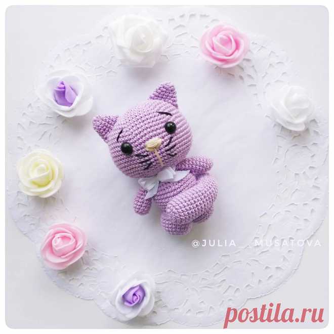 PDF Котёнок крючком. FREE crochet pattern; Аmigurumi doll patterns. Амигуруми схемы и описания на русском. Вязаные игрушки и поделки своими руками  #amimore - котик, кот, кошечка, кошка, котенок, cat, kitten, gato, gatito, gatinho, chat, minou, kitty, kätzchen. Amigurumi doll pattern free; amigurumi patterns; amigurumi crochet; amigurumi crochet patterns; amigurumi patterns free; amigurumi today.