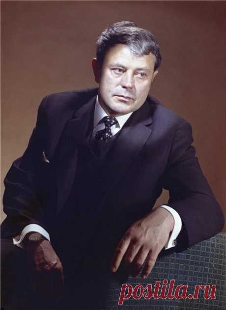 Донатас Банионис