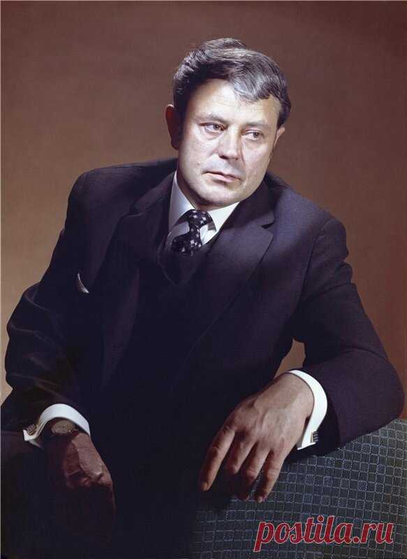 Донатас Банионис
