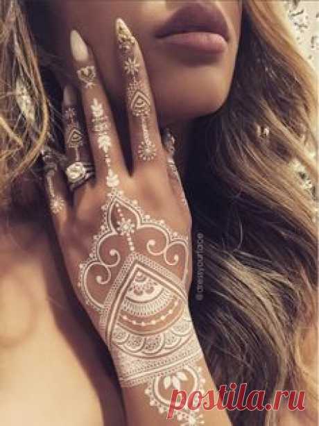 Another flawless henna sheet designed by Tamanna Roashan…