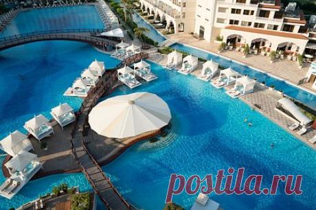 Европейка три года отдыхала в одном отеле Турции и была признана его королевой. 61-летняя немецкая туристка провела за 9 лет 1071 день в одном пятизвездочном отеле турецкой Антальи и была признана его королевой. Его руководство вручило женщине грамоту и наградило ее почетным званием. Немка призналась, что если бы не ограничения по туристической визе, она бы провела в этом месте всю жизнь.