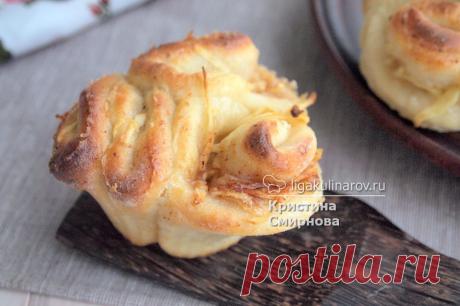Пирожки-розочки с яблоком и корицей рецепт пошаговый Лиги Кулинаров. Рецепты пирожков - розочек, рецепты Лиги Кулинаров.
