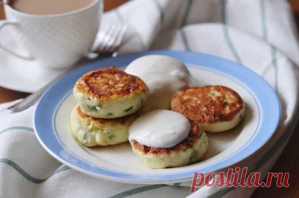 Сырники «Минутка» без яиц и муки: так и не прилипли к сковороде ни разу, чудеса. Сырники нежные, но не расползаются. — БЛИНЧИК