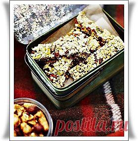 Овсяные батончики с орехами.