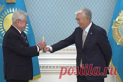 Президент Казахстана разбил рукой доску и получил черный пояс