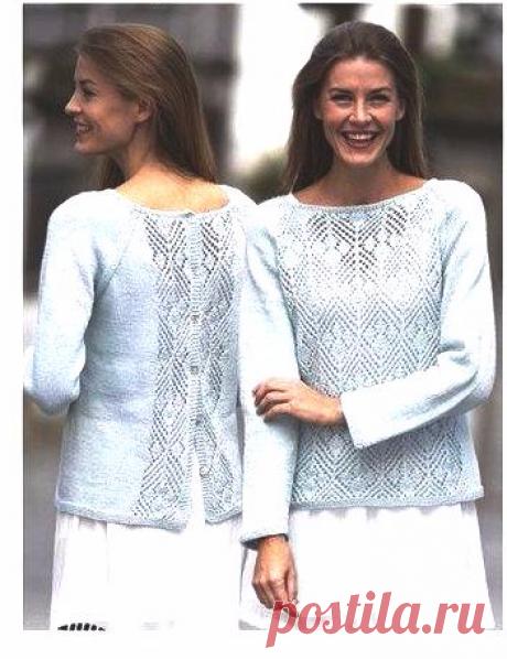 Джемпер Blue Spring Спереди и на спинке джемпер украшает ажурный узор спицами