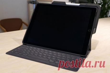Защитный чехол для iPad Pro, позволяющий заряжать Apple Pencil Вместе с планшетами iPad Pro компания Apple представила цифровое перо Apple Pencil. Несмотря на все достоинства аксессуара, для него характерен ряд конструктивных недостатков, касающихся хранения и защиты от нежелательных механических воздействий. Для решения этой проблемы компания Studio Tika Innovation выпустила многофункциональный кейс под названием ProBack Cover. Изделие представляет собой футляр для iPad Pro, изготовленный из…