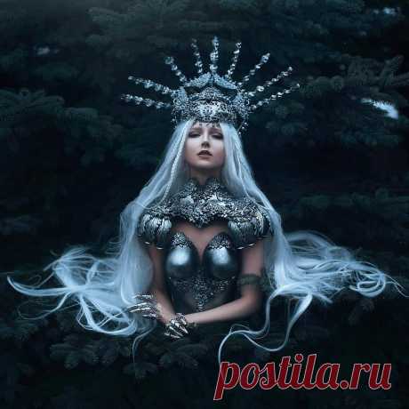 Photo: Bella Kotak
Model: Maria Amanda
