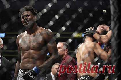 Американский боец UFC высказался о поражении Чимаеву. Американский MMA Кевин Холланд отреагировал на поражение шведу чеченского происхождения Хамзату Чимаеву на турнире UFC 279. «Я проиграл потрясающий матч по грепплингу, а точнее, бой. Моя вина, Чимаев просто адский атлет», — заявил Холланд. Он также отметил, что следующий бой хотел бы провести против ударника.