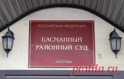 СК возбудил дело о хищении при ремонте кораблей ВМФ России. По версии следствия, руководители ОАО ПГ "Новик" вступили в сговор с работниками страховых компаний, вместе разработав преступную схему, по которой судоремотники якобы стали тратить выданные им авансы на страховки рисков промышленной группы