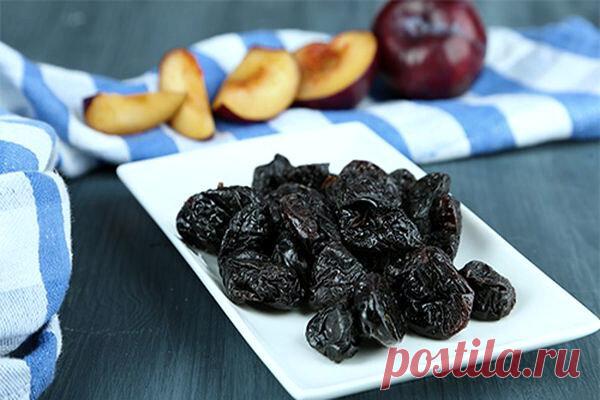 Что такое чернослив и почему он полезен
Чернослив — это любая слива в сушеном виде, сухофрукт. Если слива (бордовая, синяя, фиолетовая) высыхает, она становится темной (черной) — черносливом. Используется в кулинарии от десерта до приправы к мясу. Содержит мягкие слабительные вещества, пищевые волокна, что эффективно при запорах. Говорите правильно: черносл И в (ударение на «И»). Свежие и сушеные сливы (чернослив) Полезные свойства […]
Читай дальше на сайте. Жми подробнее ➡