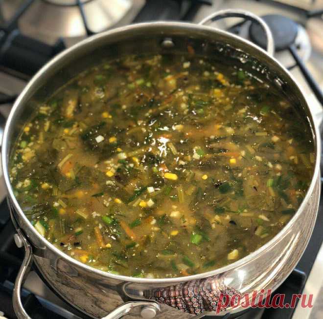 Вкусный зеленый борщ Ингредиенты:
0,5 кг мякоти говядины; 3 средних клубня картофеля; 1 небольшая луковица; 1 небольшая морковь; 4 пучка щавеля; 3 яйца; соль, перец; сметана.Приготовление: Нарезаем говядину полосочками, как на фото ниже. Кладем в кастрюлю,...