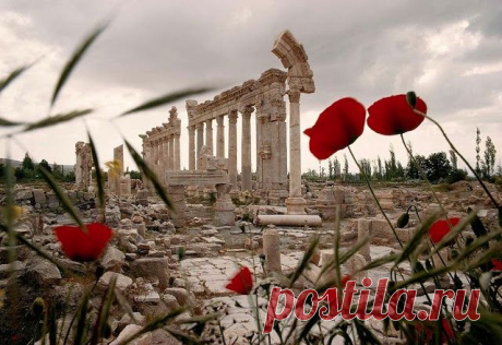Baalbek | HOME SWEET WORLD. Baalbek is the name of an archeological site in Lebanon. In Roman times it wash known as Heliopolis or City of the Sun. An example of how ancient is the site ...dating as far back in history as 9,000 years, perhaps longer. |  Найдено на сайте homesweetworld.com.