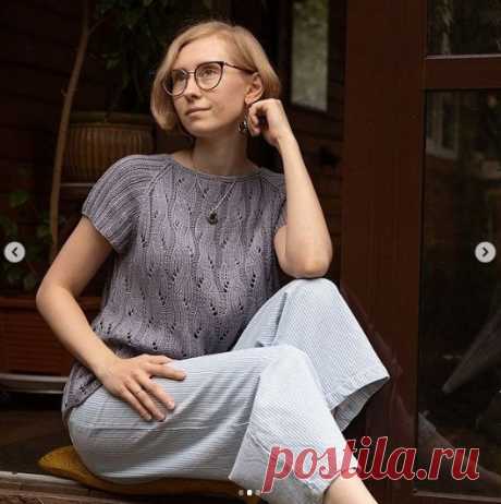 Запись на стене Ажурная кофточка  РАЗМЕРЫ 32/34 (36/38, 40/42, 44/46, 48/50) - европейские 38/40 (42/44, 46/48, 50/52, 54/56) - российские  ВАМ ПОТРЕБУЕТСЯ 350 (400, 450, 500, 500) г серебристой пряжи (100% хлопка, 125 м/50 г); спицы №3,5, круговые спицы №3,5 длиной 60 см.  УЗОРЫ  РЕЗИНКА Попеременно 2 лиц. и 2 изн.  АЖУРНЫЙ УЗОР Вязать по схеме, на которой приведены только лиц. р., в изн. р. вязать все петли ...