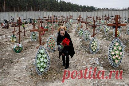 Сотруднице СБУ предъявили обвинение из-за слов об инсценировке в Буче. Майору Службы безопасности Украины предъявили обвинение в «оправдании российской агрессии». Отмечается, что причиной для этого стало то, что сотрудница ведомства назвала инсценировкой инцидент в Буче, боевые действия в Донбассе — гражданским конфликтом, а Крым признавала частью России.