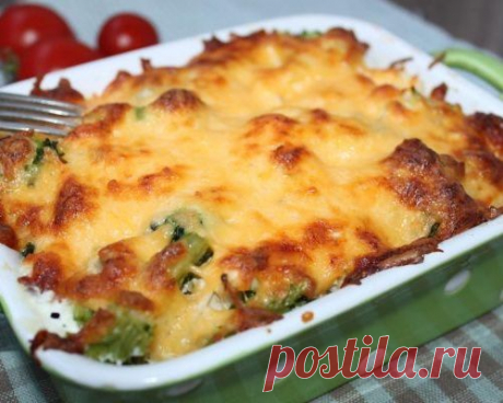 Курица с брокколи, запеченная под сливочным соусом