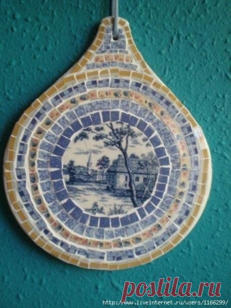 Мозайка из разбитых тарелок