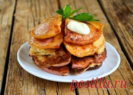 Колбаса в кляре необычная крутая
 #кулинария  #рецепты
Колбасу в кляре я помню еще со времен студенчества, тогда мы готовили ее чуть ли не каждый день, ведь это и быстро, и просто, да и продукты доступные. Предлагаю и вам рецепт, как приготовить колбасу в кляре. Обязательно попробуйте и поделитесь своими впечатлениями!
Ингредиенты:
Колбаса вареная: 300 Грамм,
Яйцо: 1 Штука,
Молоко: 5 Ст. ложек,
Майонез: 2 Ст. ложки,
Мука: 90 Грамм,
Масло для жарки: 3 Ст. ложки
Приготовлени...