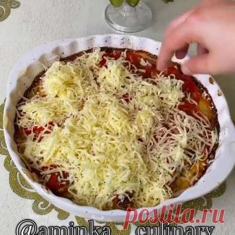 🔥 Нереально вкусная запеканка🔥
Это просто бомбически вкусно 🤤 не сомневаясь сохраняйте и готовьте👍
Очередная идея, если не знаете, что готовить, такой вариант ужина подойдёт, если вы гости на пороге👏🏻 
______________________
Огромная просьба, если видите рецепт, оставить любой комментарий❤️

Ингридиенты:
Куриное филе-500 гр
Картофель-4-5 шт
Лук-1 шт(большой)
Майонез-200 гр
Помидоры-2-3 шт
Сыр
Соль, перец, специи по вкусу 
Приготовление:
Филе нарезать на не большие ку...