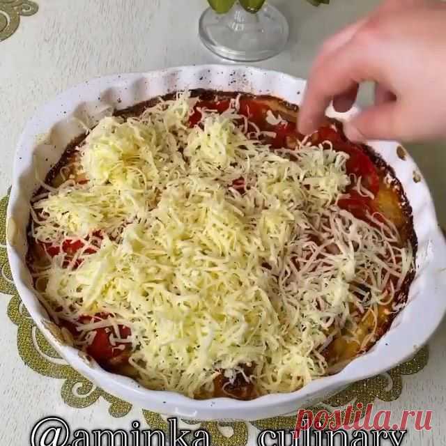 🔥 Нереально вкусная запеканка🔥
Это просто бомбически вкусно 🤤 не сомневаясь сохраняйте и готовьте👍
Очередная идея, если не знаете, что готовить, такой вариант ужина подойдёт, если вы гости на пороге👏🏻 
______________________
Огромная просьба, если видите рецепт, оставить любой комментарий❤️

Ингридиенты:
Куриное филе-500 гр
Картофель-4-5 шт
Лук-1 шт(большой)
Майонез-200 гр
Помидоры-2-3 шт
Сыр
Соль, перец, специи по вкусу 
Приготовление:
Филе нарезать на не большие ку...