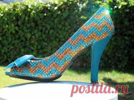 Полосы, зигзаги, точки ... Все это настолько игриво, что есть миллион способов  использовать все это для веселья на свадьбе!  Эти узоры пошли из Портленда, а т.к. Портленд  известен  своей &quot;причудливостью&quot;, то почему бы не придумать нового сумасшедшего узора и не добавить его  в свадебные тенденции. Итак, встречайте стиль  &quot;ШЕВРОН&quot; .