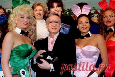 Журналист раскрыл судьбу некрасивых девушек на вечеринках основателя Playboy. Журналист Рассел Миллер раскрыл подробности о вечеринках в особняке основателя Playboy Хью Хефнера. По его словам, Хефнер всегда требовал, чтобы на мероприятиях женщин было в два раза больше, чем мужчин. Кроме того, Миллер рассказал, что каждая девушка должна была соответствовать определенному уровню привлекательности.