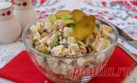 Салат С Курицей Шампиньонами И Огурцами Салат с курицей шампиньонами и огурцами готовится достаточно быстро, продукты используются очень доступные. Вкусный и сытный.