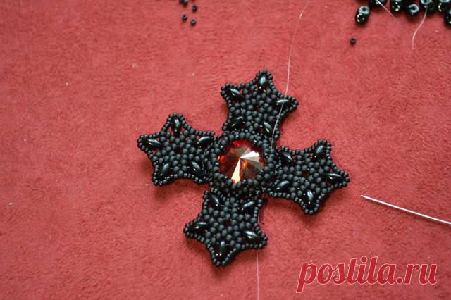 Кулон "Крестик" | biser.info - всё о бисере и бисерном творчестве