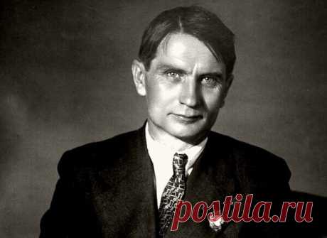ТРОФИМ ЛЫСЕНКО: ГЕНИЙ ИЛИ ШАРЛАТАН?

4 июля 1935 года советский агроном Трофим Лысенко стал академиком. Долгие годы это имя не принято было поминать добрым словом. Целую «разоблачительную» серию посвятил ученому в своих «Исторических хрониках» Николай Сванидзе. Вот только выведенные «сталинским шарлатаном» сорта культурных растений до сих пор кормят россиян.

Более того, разработанные академиком методики сельскохозяйственных работ по сей день применяются во всем мире. Если...