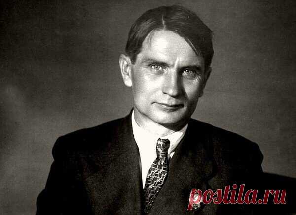 ТРОФИМ ЛЫСЕНКО: ГЕНИЙ ИЛИ ШАРЛАТАН?

4 июля 1935 года советский агроном Трофим Лысенко стал академиком. Долгие годы это имя не принято было поминать добрым словом. Целую «разоблачительную» серию посвятил ученому в своих «Исторических хрониках» Николай Сванидзе. Вот только выведенные «сталинским шарлатаном» сорта культурных растений до сих пор кормят россиян.

Более того, разработанные академиком методики сельскохозяйственных работ по сей день применяются во всем мире. Если...