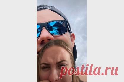 Девушка поймала бойфренда на измене благодаря детали на его фото. В TikTok стало популярным видео от девушки о том, как она узнала об измене своего парня благодаря его фотографии. Блогерша продемонстрировала снимок и деталь, которая показалась ей подозрительной. По ее словам, поначалу бойфренд не признавался в неверности, но позже все-таки рассказал, что проводил время с другой.