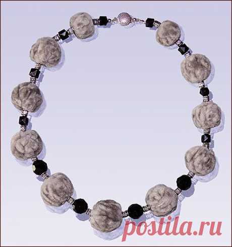 Бусы из бархата