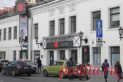 Умер оформивший фасад театра на Таганке художник. Народный художник России, академик Российской академии художеств (РАХ) Иван Лубенников, оформивший фасад здания театра на Таганке, ушел из жизни в возрасте 70 лет. В пресс-службе РАХ художника назвали удивительным, честным и открытым человеком, которому удалось снискать уважение многих людей.