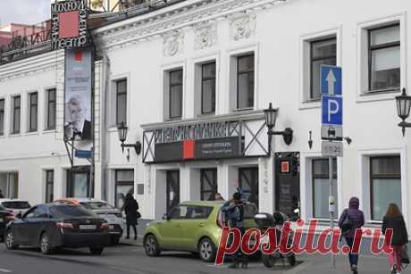 Умер оформивший фасад театра на Таганке художник. Народный художник России, академик Российской академии художеств (РАХ) Иван Лубенников, оформивший фасад здания театра на Таганке, ушел из жизни в возрасте 70 лет. В пресс-службе РАХ художника назвали удивительным, честным и открытым человеком, которому удалось снискать уважение многих людей.