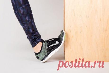 6 простых упражнений для укрепления коленей 
 
Растяжка икроножных мышц - для здоровья ваших коленей 
 
По статистике, боль в суставах затрагивает одного из пяти человек и является одной из ведущих причин инвалидности. Наряду с болями в спине и шее, боль в колене возглавляет список проблемных областей, в соответствии с исследованиями Джеймса Риппа, доктора медицинских наук и кардиолога. К сожалению, ситуация только ухудшается. 
 
Как понять, что человек находится в зоне ри...