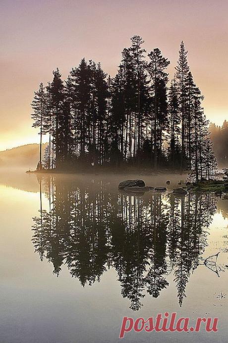 30 Photos of Fascinating Places Around the World - Western Rhodopes Mountains, Bulgaria | Igor Mamantov приколол(а) это к доске Bulgaria