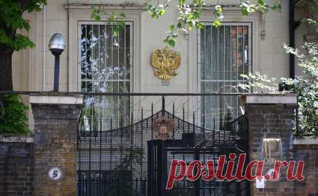 Посольство России рекомендовало Лондону прекратить войну по доверенности. Российское посольство в Великобритании прокомментировало ряд критических заявлений британских официальных лиц в адрес России и рекомендовало прекратить «войну по доверенности», говорится в заявлении, опубликованном на официальном сайте дипмиссии.